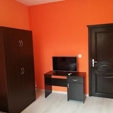 Guest House Karaulanov Elhovo  Ngoại thất bức ảnh