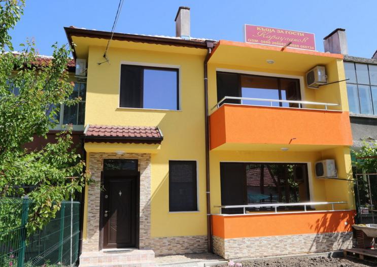 Guest House Karaulanov Elhovo  Ngoại thất bức ảnh
