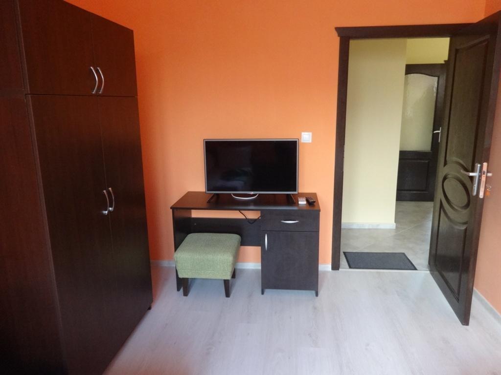 Guest House Karaulanov Elhovo  Ngoại thất bức ảnh
