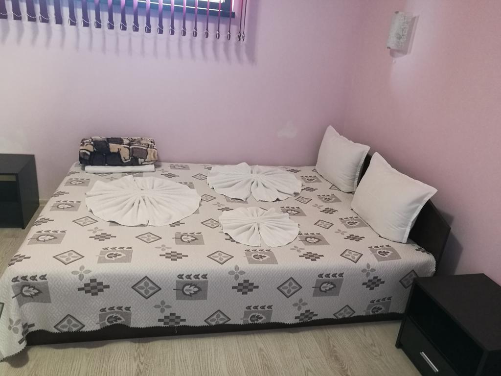 Guest House Karaulanov Elhovo  Ngoại thất bức ảnh