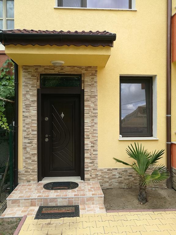 Guest House Karaulanov Elhovo  Ngoại thất bức ảnh